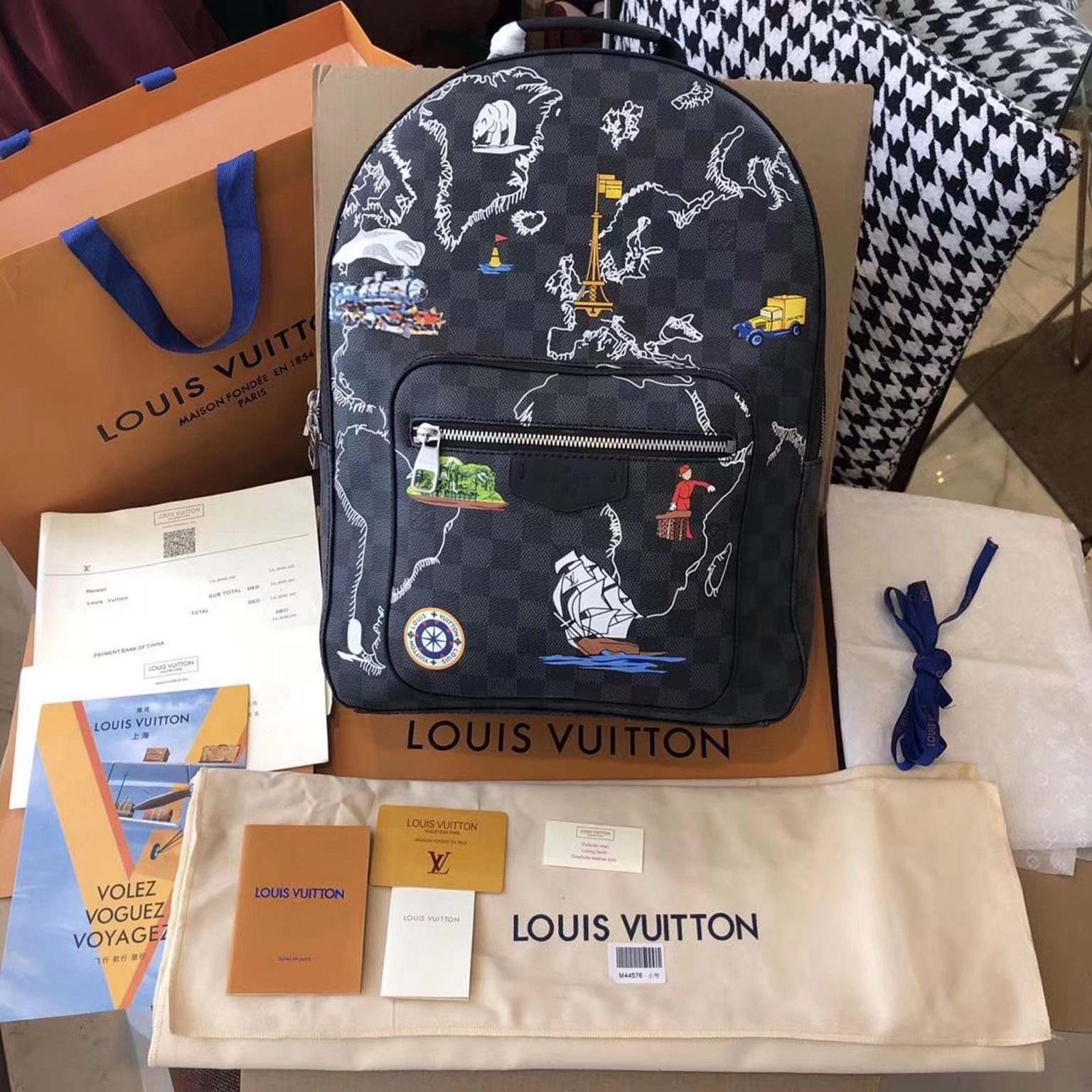 z2160506508637 8d720d146755716ffe8ab339c0d2b131 1536x1536 - Túi xách nam Louis Vuitton Siêu cấp TXNSC1418