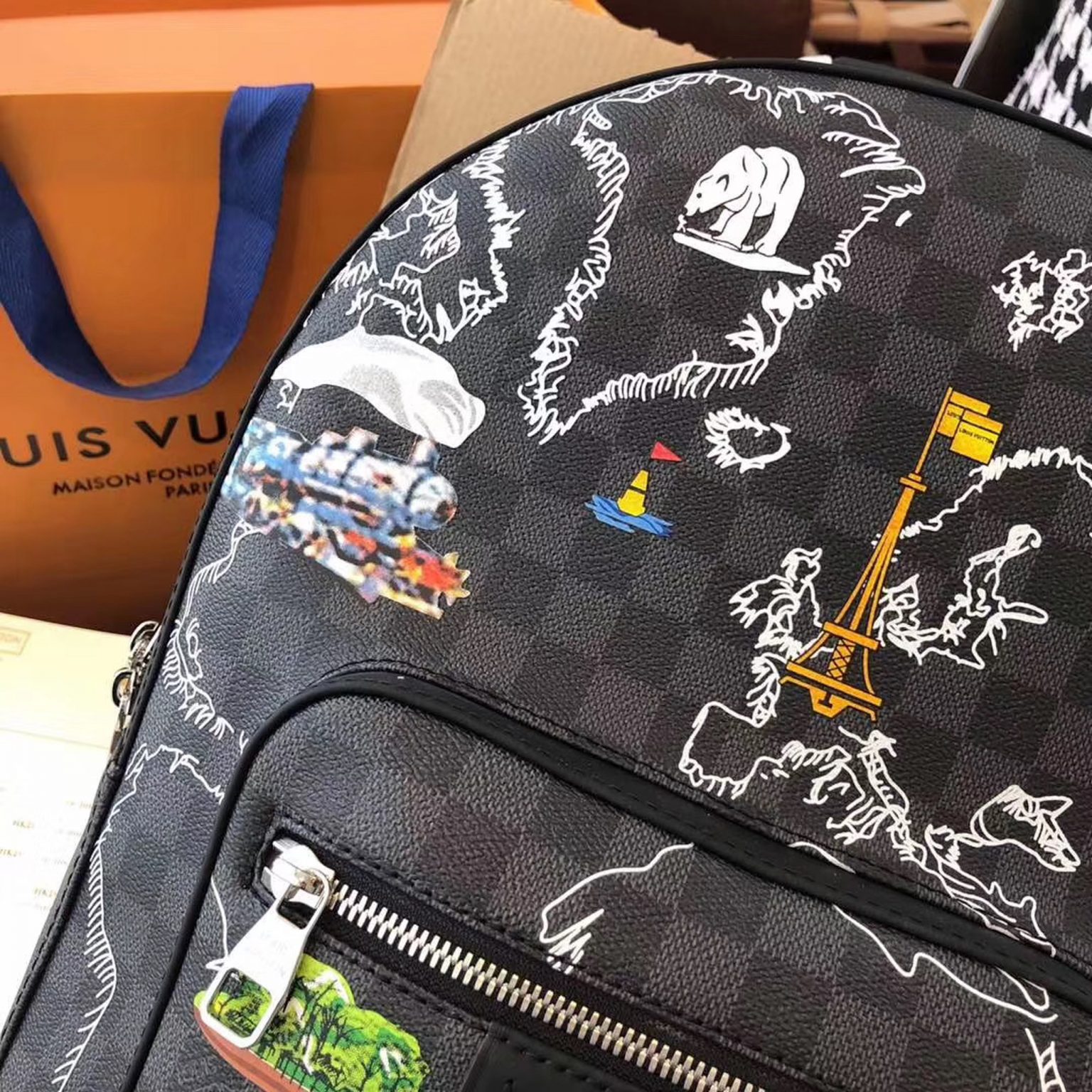 z2160506569844 7db64955d6372b8e2023ca7a197e879f 1536x1536 - Túi xách nam Louis Vuitton Siêu cấp TXNSC1418