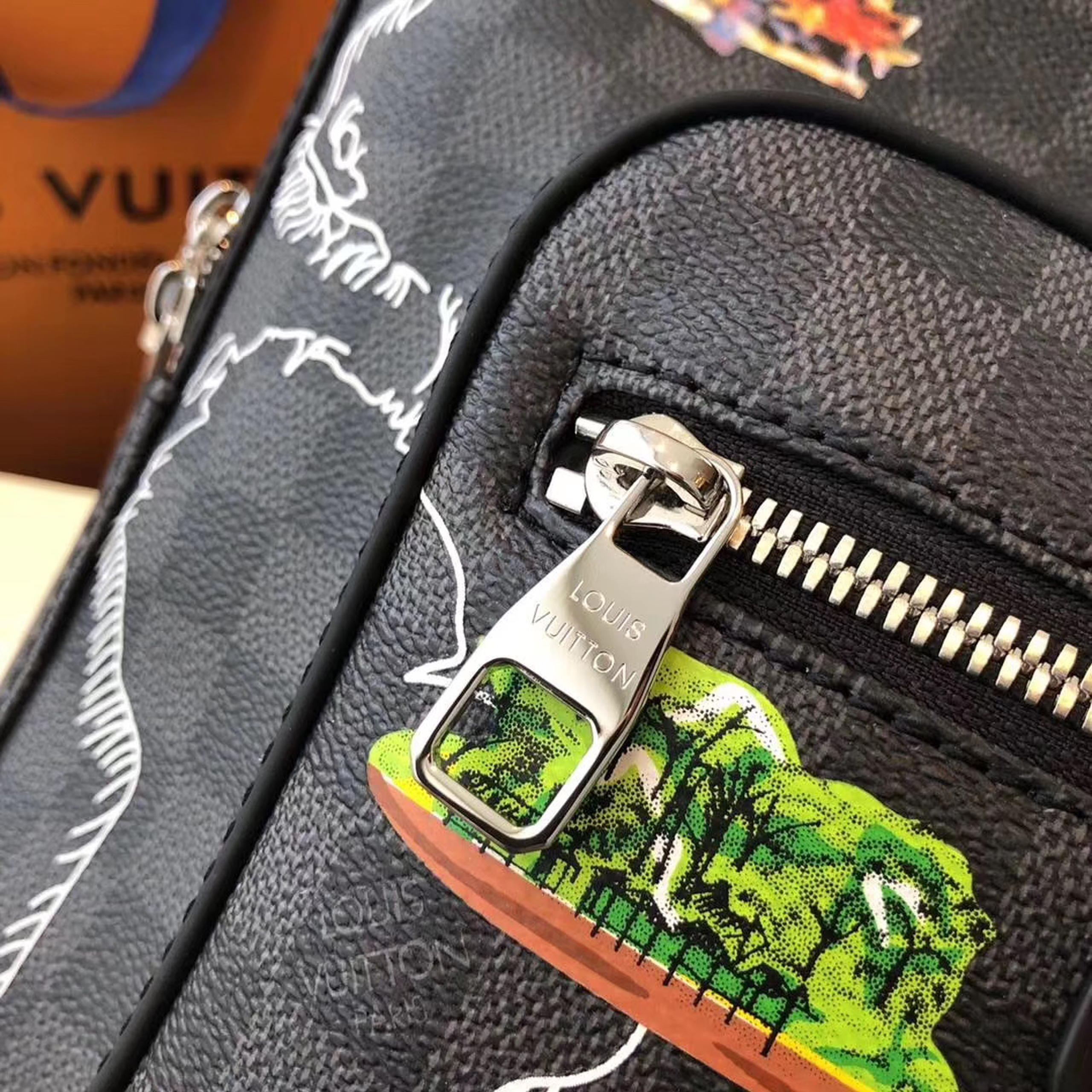 z2160506617902 1a0661ed97de109fb66f01a0b85fd9f1 - T&uacute;i x&aacute;ch nam Louis Vuitton Si&ecirc;u cấp TXNSC1418