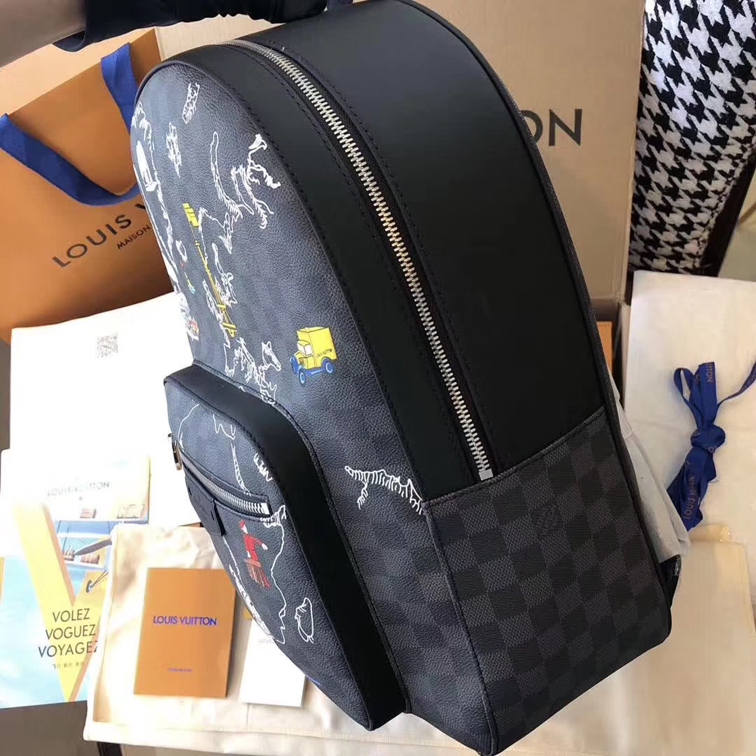 z2160506639704 4905263b4f46601203c478baa7391464 - T&uacute;i x&aacute;ch nam Louis Vuitton Si&ecirc;u cấp TXNSC1418
