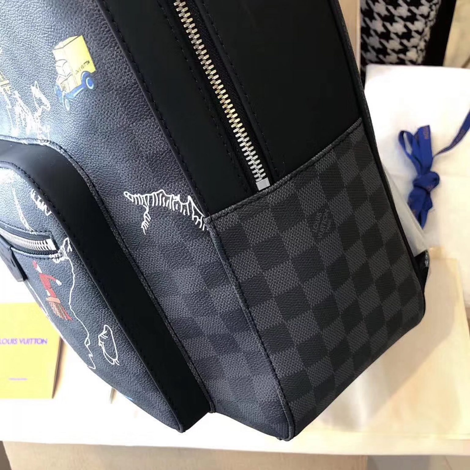 z2160506656234 242b82d562bf34da77d3f1a366dd6215 1536x1536 - Túi xách nam Louis Vuitton Siêu cấp TXNSC1418