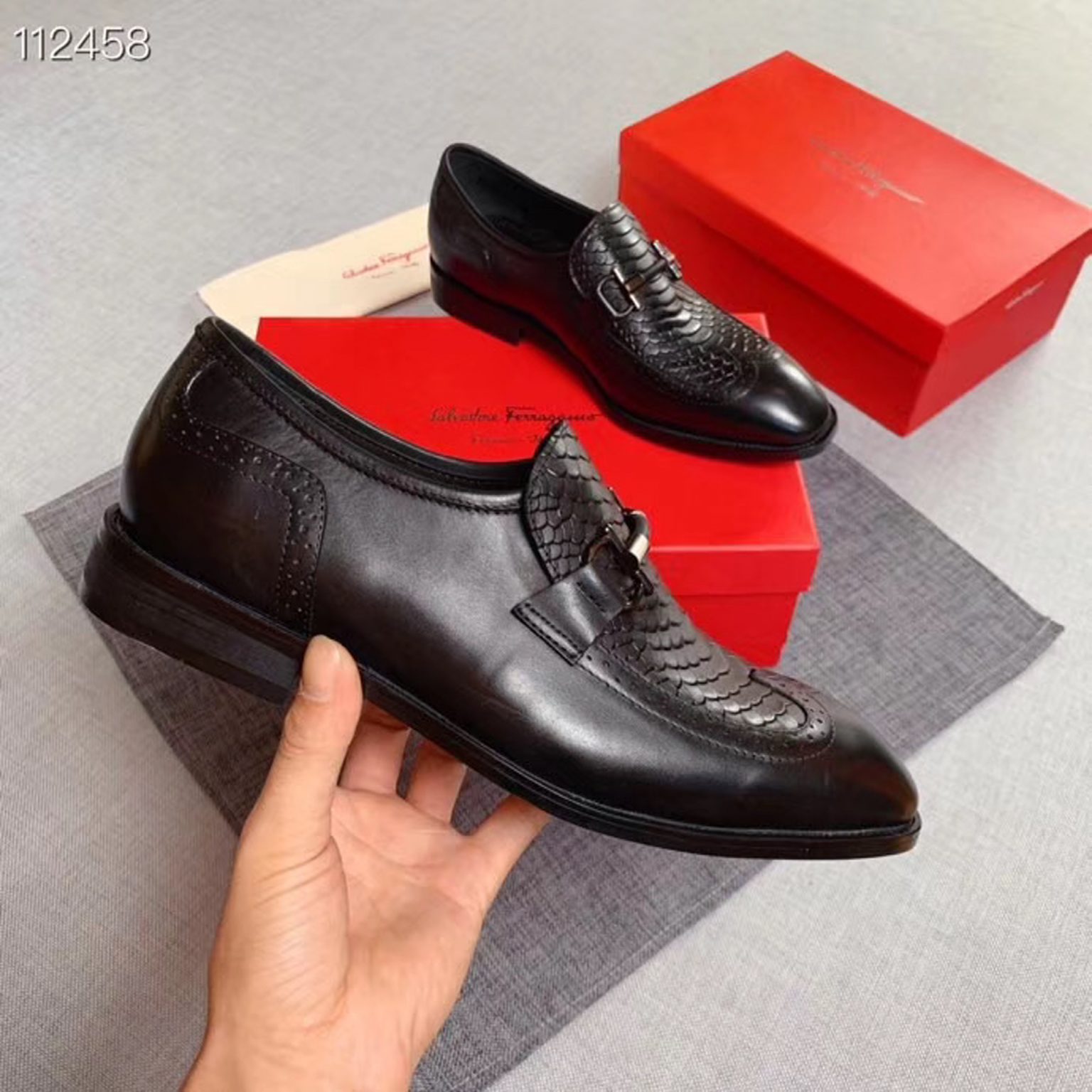 z2161683863684 803c92763b5c539eee233c4b0725fb87 1536x1536 - Giày nam Salvatore Ferragamo siêu cấp MSSC1419