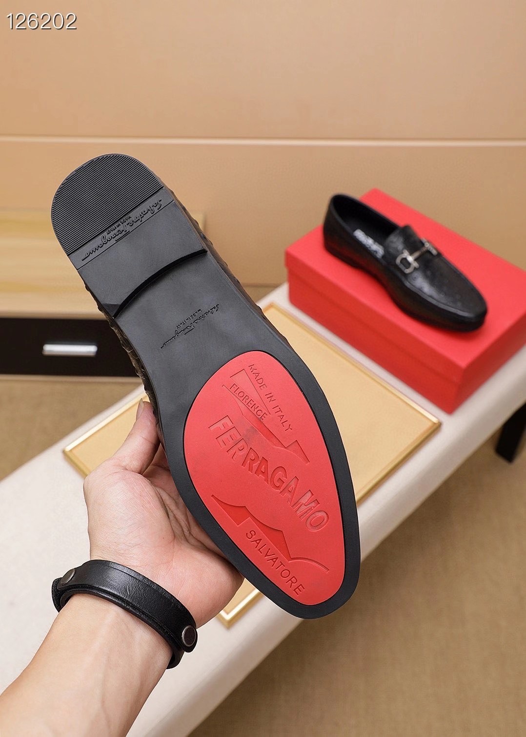 z2226517673065 d48e04c4330199dc107ed1451d681726 - Gi&agrave;y nam Salvatore Ferragamo si&ecirc;u cấp MSSC1516