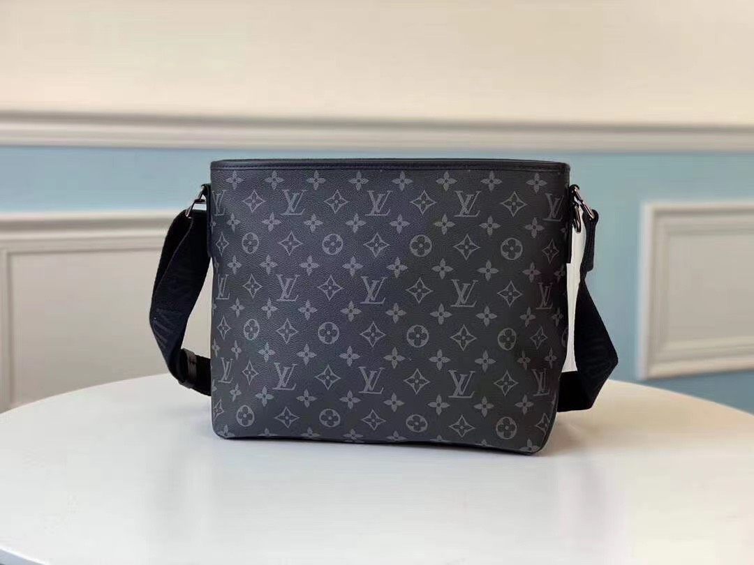 z2238065214839 afe0449d68dca9bd1f88efcce0ec1208 - T&uacute;i x&aacute;ch nam Louis Vuitton si&ecirc;u cấp TXNSC1525
