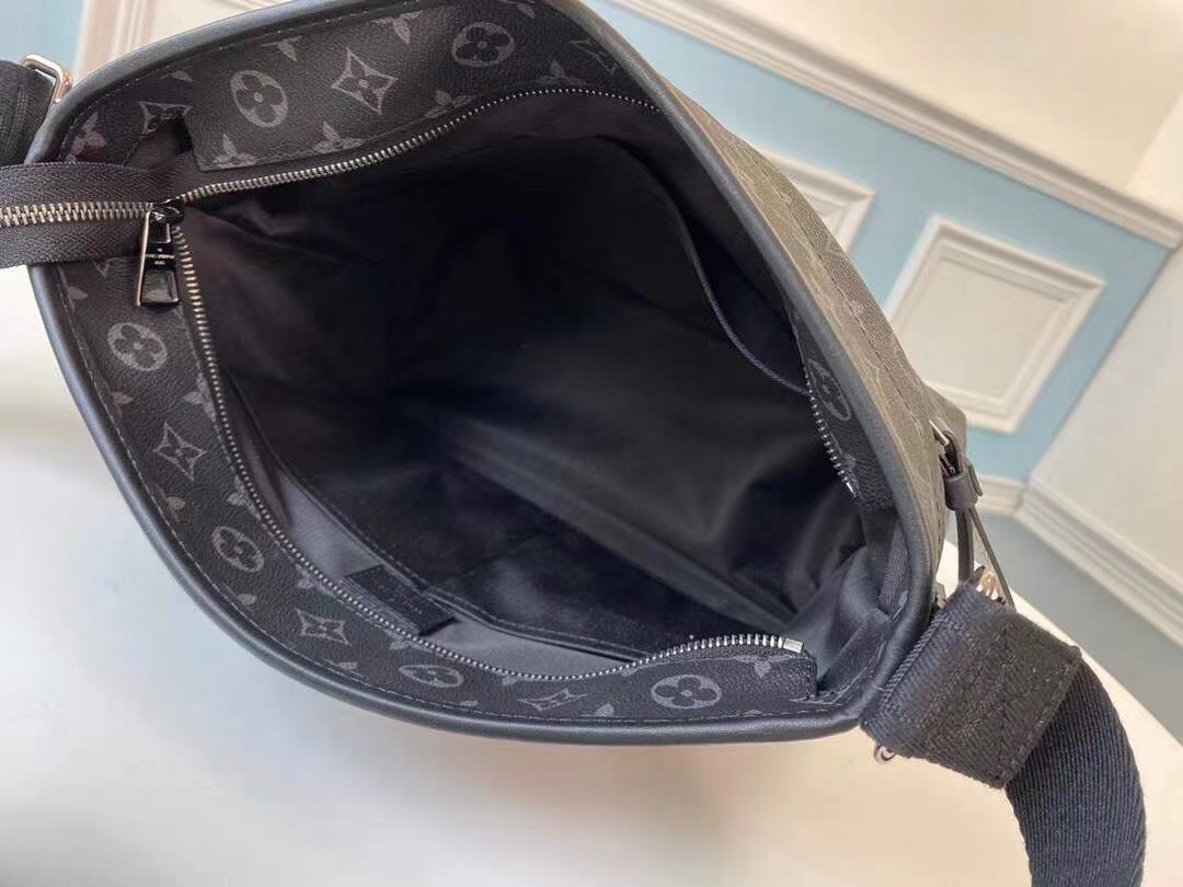 z2238065224123 7a2928719c0c0fe5c38b8743324d3506 - T&uacute;i x&aacute;ch nam Louis Vuitton si&ecirc;u cấp TXNSC1525