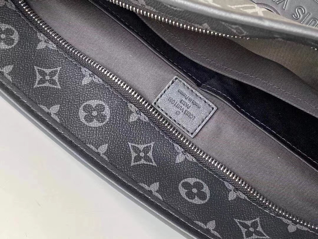 z2238065225630 bc929a5838e171bd70fa57cbd52a4835 - T&uacute;i x&aacute;ch nam Louis Vuitton si&ecirc;u cấp TXNSC1525