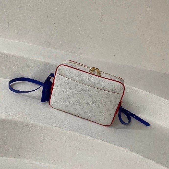 z2246904277274 ad991f3808b84712eafc20addbb5abb4 - T&uacute;i x&aacute;ch nam Louis Vuitton si&ecirc;u cấp TXSC1535