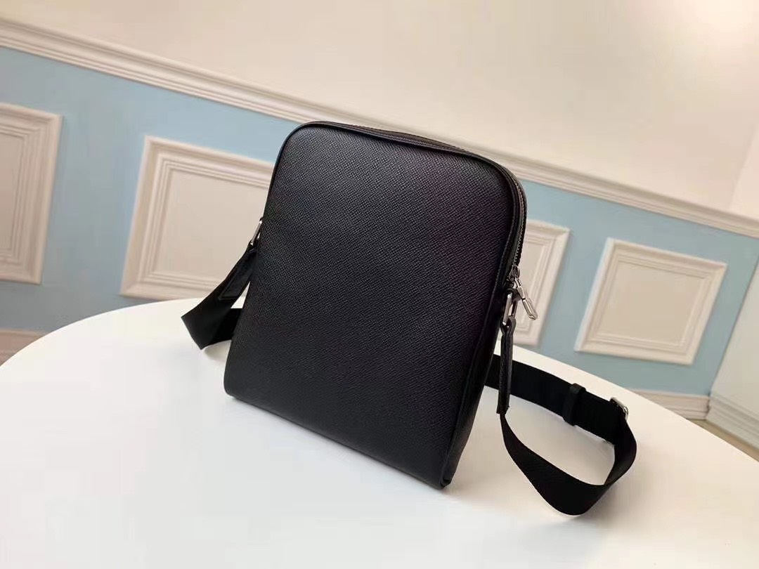Túi xách nam Louis Vuitton siêu cấp z2254064801924 639b48f0fb926755645f51b31f6346f5 - Túi xách nam Louis Vuitton siêu cấp TXSC1548