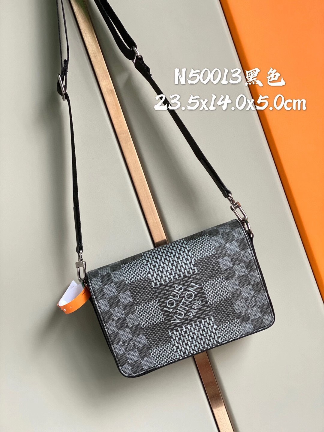 z2279949763622 aa56b7cfb9e18080873a479df2e5495b - T&uacute;i x&aacute;ch nam Louis Vuitton si&ecirc;u cấp TXSC1569
