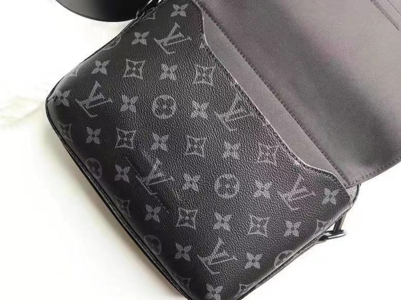 Túi xách nam Louis Vuitton siêu cấp z2399608679714 000f37ceccd0d08948179c59a819dc5d - Túi xách nam Louis Vuitton siêu cấp TXSC1645