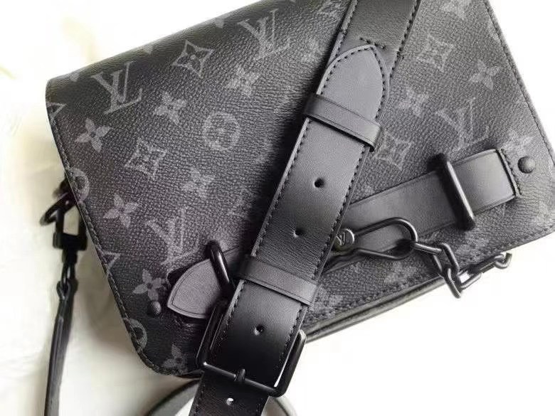 z2399608685955 289bd12dc375a06d88ecb80af2d14ac1 - Túi xách nam Louis Vuitton siêu cấp TXSC1645 z2399608685955 289bd12dc375a06d88ecb80af2d14ac1 - Túi xách nam Louis Vuitton siêu cấp TXSC1645