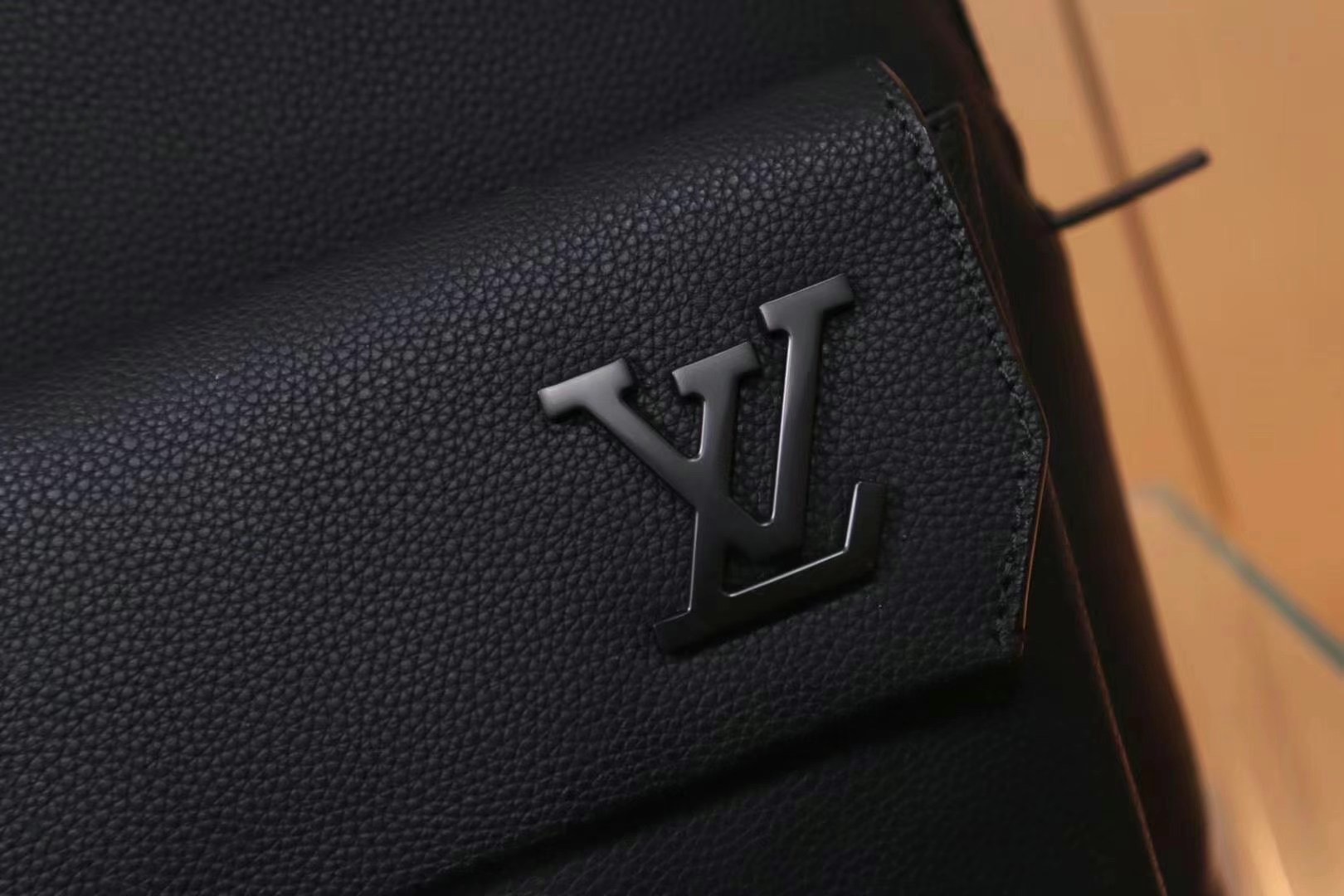 z2406348946715 b358a4f2787fa54f4c7b6abe78bb99b1 - Túi xách nam Louis Vuitton siêu cấp TXSC1646 z2406348946715 b358a4f2787fa54f4c7b6abe78bb99b1 - Túi xách nam Louis Vuitton siêu cấp TXSC1646