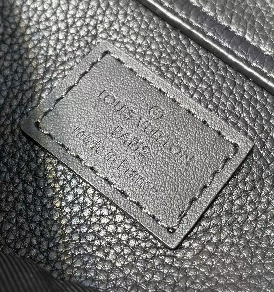 z2411958686249 6a11f5ddaf3146457727dd9400a5570a - T&uacute;i x&aacute;ch nam Louis Vuitton si&ecirc;u cấp TXSC1651