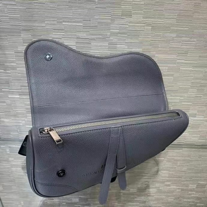 z2434003777746 bdf9e010e4b814bb2733b17c82e8e4d2 - T&uacute;i x&aacute;ch nam Dior si&ecirc;u cấp TXSC1675