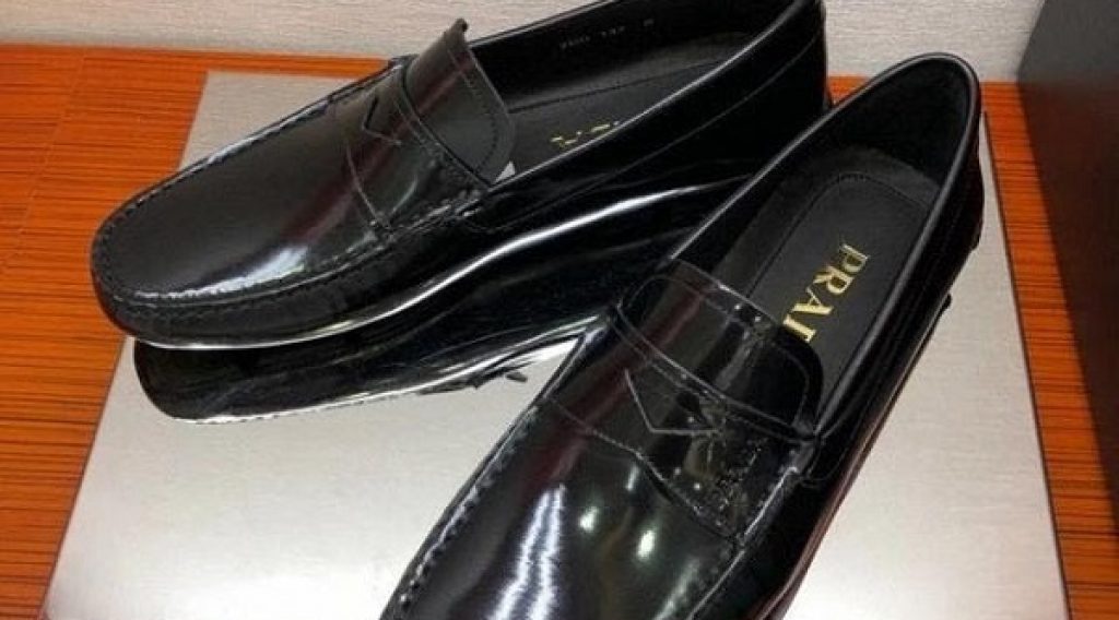 Tại sao nên mua giày Prada