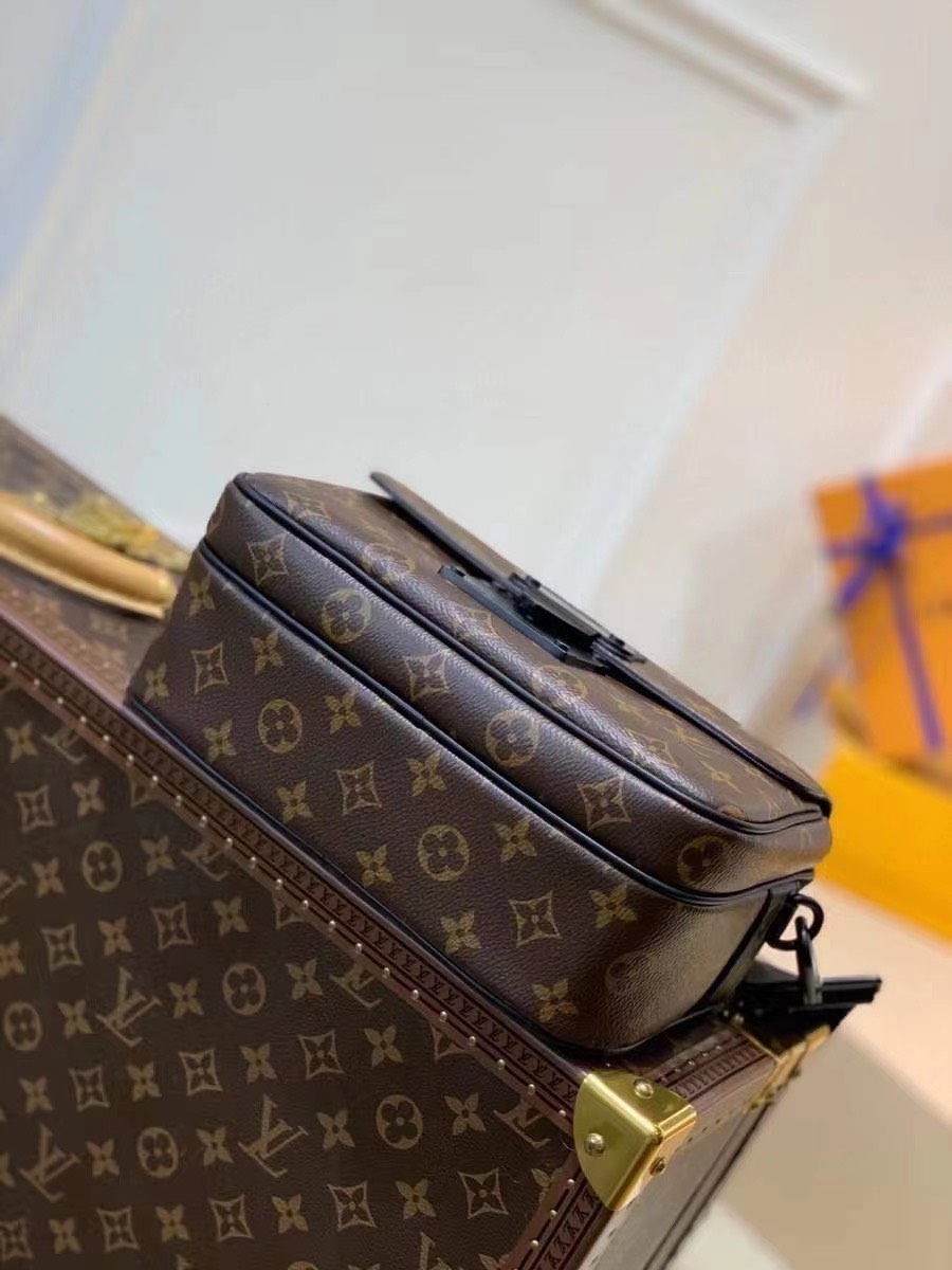 z2604667244530 de29041fa3085cef64a595e38eeea96e - Túi xách nam Louis Vuitton siêu cấp TXSC1738 z2604667244530 de29041fa3085cef64a595e38eeea96e - Túi xách nam Louis Vuitton siêu cấp TXSC1738