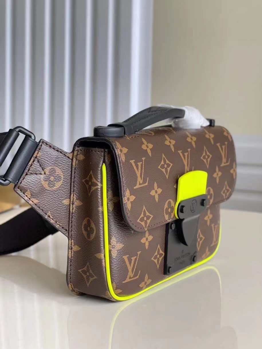 z2604667565410 5710f34f0615ea5bcbf41a24fabee673 - Túi xách nam Louis Vuitton siêu cấp TXSC1739 z2604667565410 5710f34f0615ea5bcbf41a24fabee673 - Túi xách nam Louis Vuitton siêu cấp TXSC1739