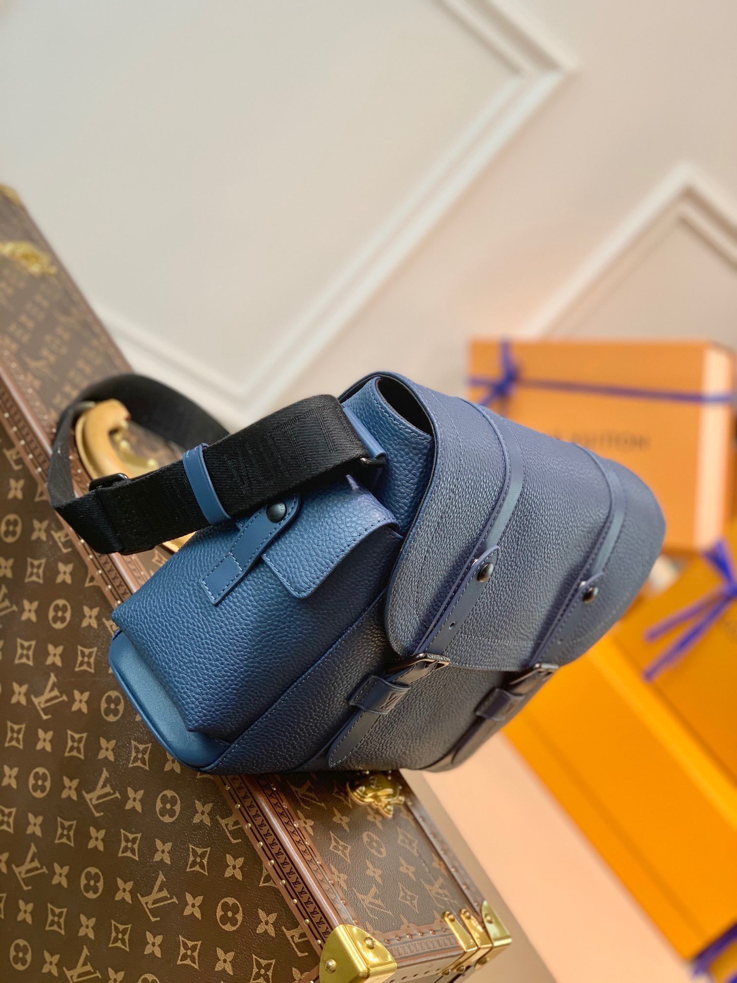 z2646886293805 302f6d40a8513f2c23888f5ebb05600b 1 - T&uacute;i x&aacute;ch nam Louis Vuitton si&ecirc;u cấp TXSC1758