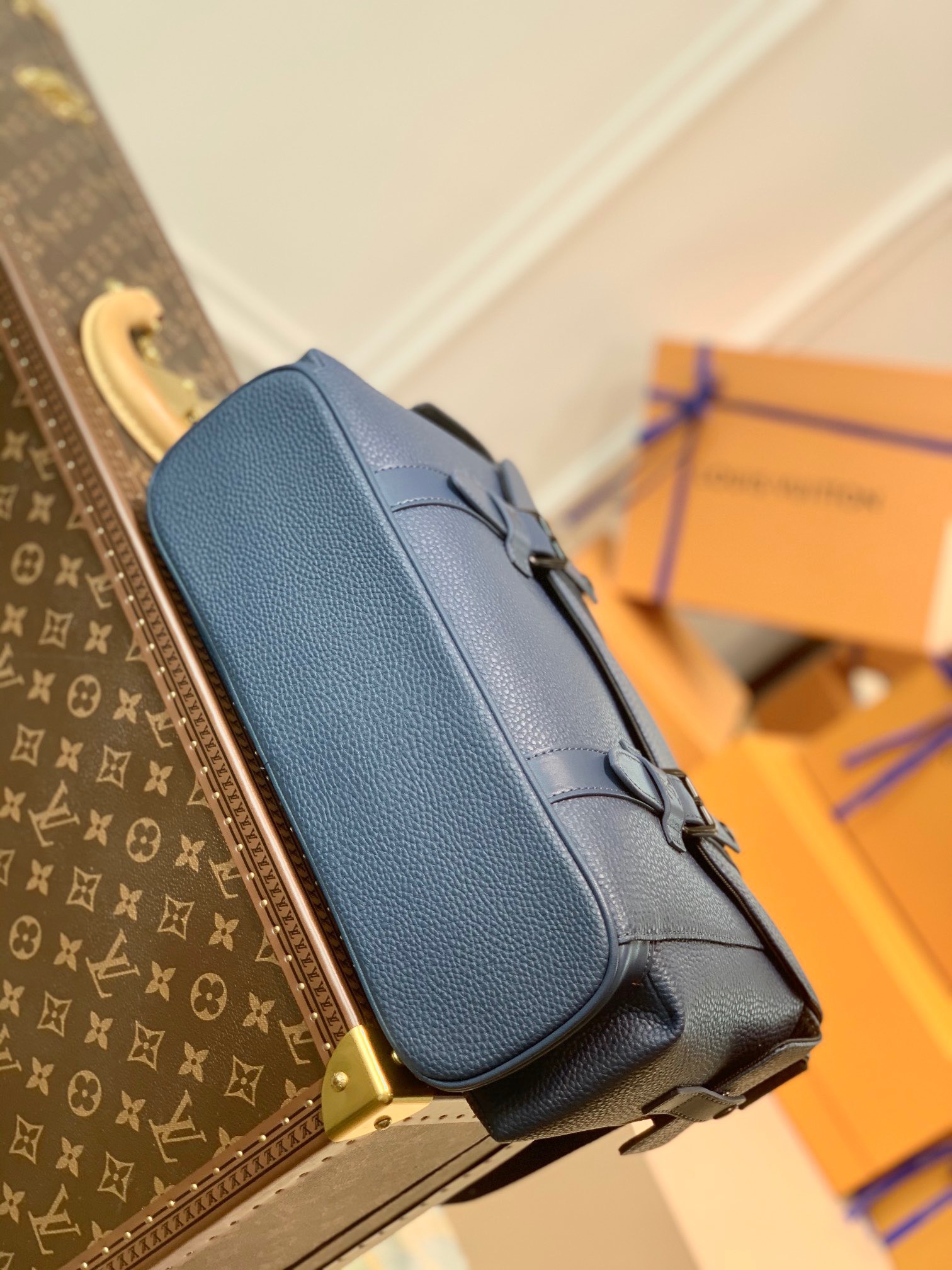 z2646886296902 d7c897fdaf021e14ce082a68a23e5c34 1 - T&uacute;i x&aacute;ch nam Louis Vuitton si&ecirc;u cấp TXSC1758