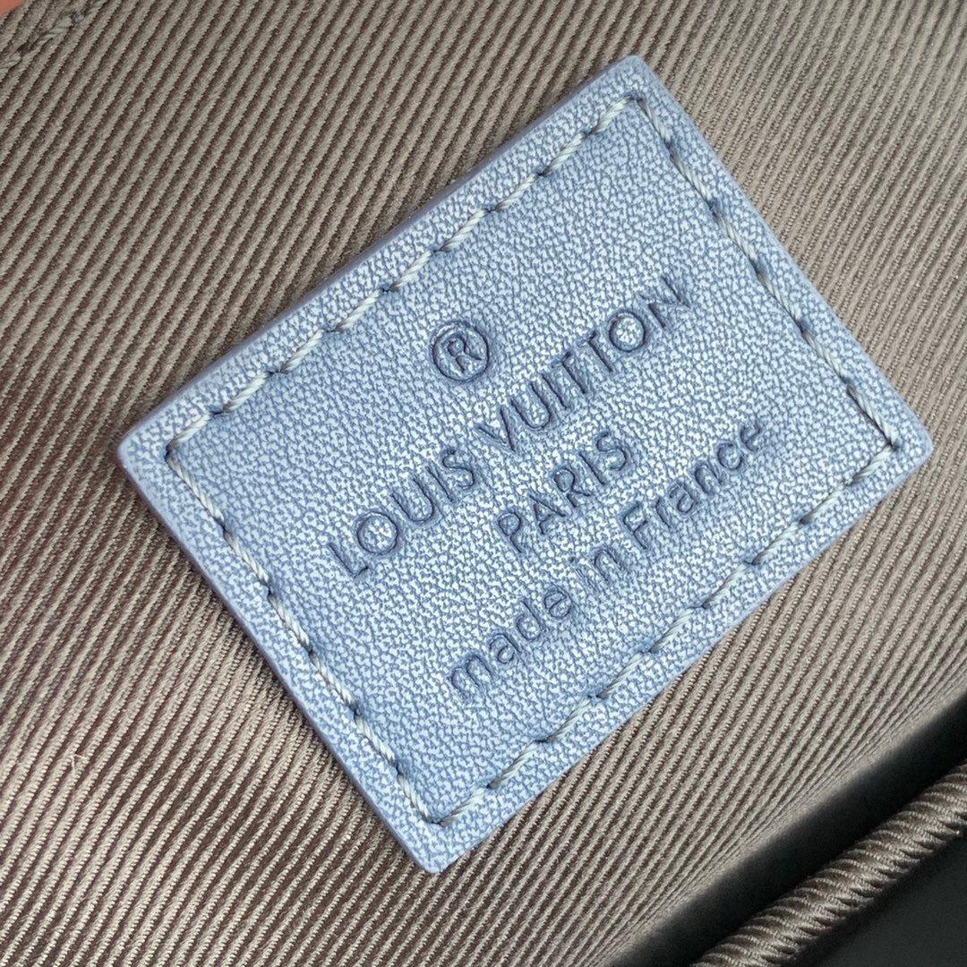 z2646886305678 838577eeb8ffd1368bf3cc53334fa8a2 1 - T&uacute;i x&aacute;ch nam Louis Vuitton si&ecirc;u cấp TXSC1758