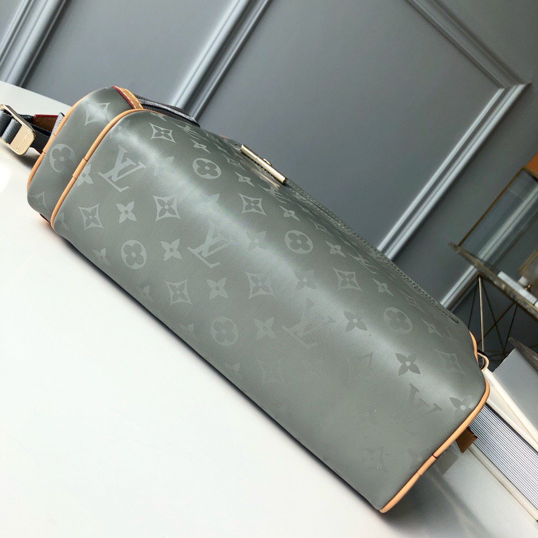 z2659934360038 59ab8a38a4278568bb9517f27d728c90 - T&uacute;i x&aacute;ch nam Louis Vuitton si&ecirc;u cấp TXSC1760