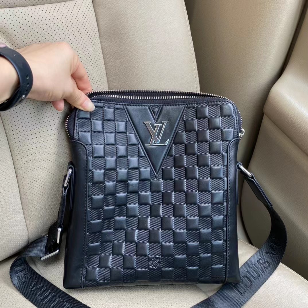 z2711236720730 4bdc0fbd55181e29398518a3d31546b0 - Túi xách nam Louis Vuitton siêu cấp TXSC1780 z2711236720730 4bdc0fbd55181e29398518a3d31546b0 - Túi xách nam Louis Vuitton siêu cấp TXSC1780