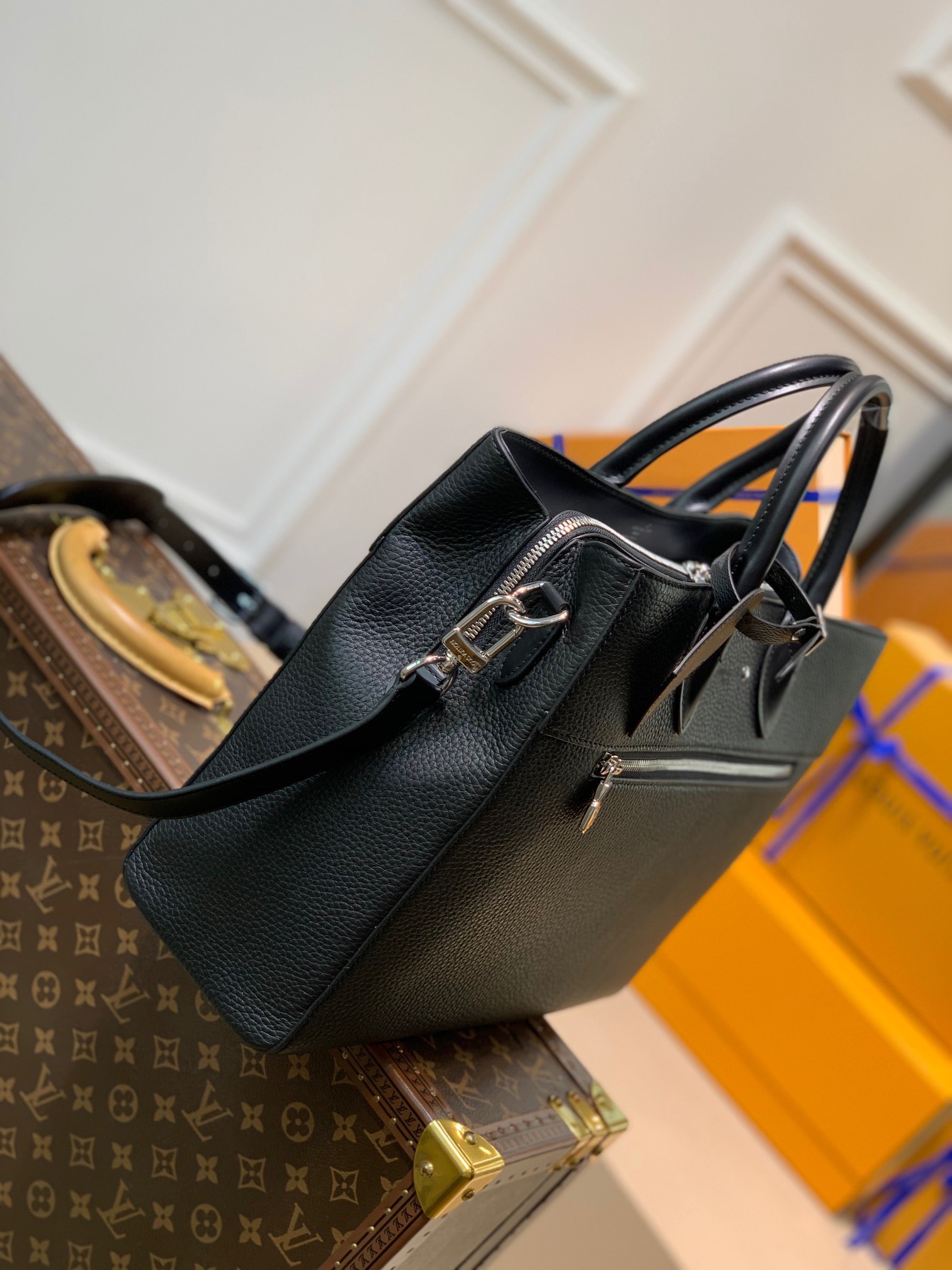 z2711264099718 6ff6de54c4cf1c572b2c4816c4d60815 - Túi xách nam Louis Vuitton siêu cấp TXSC1782 z2711264099718 6ff6de54c4cf1c572b2c4816c4d60815 - Túi xách nam Louis Vuitton siêu cấp TXSC1782
