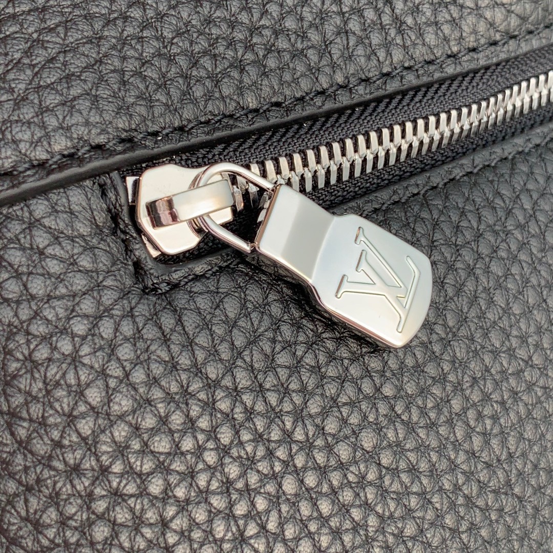 z2711264102902 7e40bdc3a6a90507d767020325ceeeb7 - Túi xách nam Louis Vuitton siêu cấp TXSC1782 z2711264102902 7e40bdc3a6a90507d767020325ceeeb7 - Túi xách nam Louis Vuitton siêu cấp TXSC1782