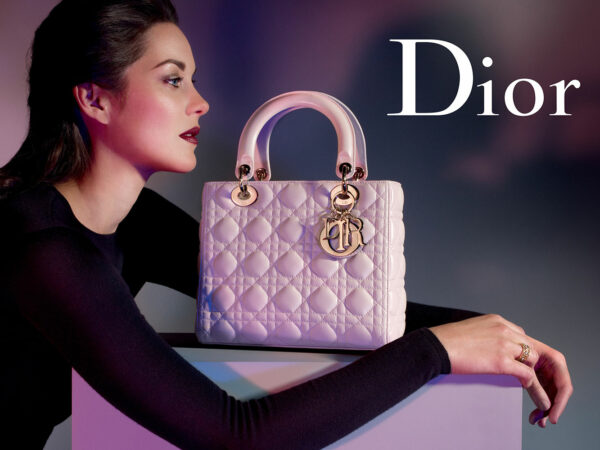 quang cao christian dior lady dior marion cotillard e1633011962129 - T&uacute;i Dior Caro - điểm nhấn thời trang cao cấp m&ugrave;a h&egrave; 2021