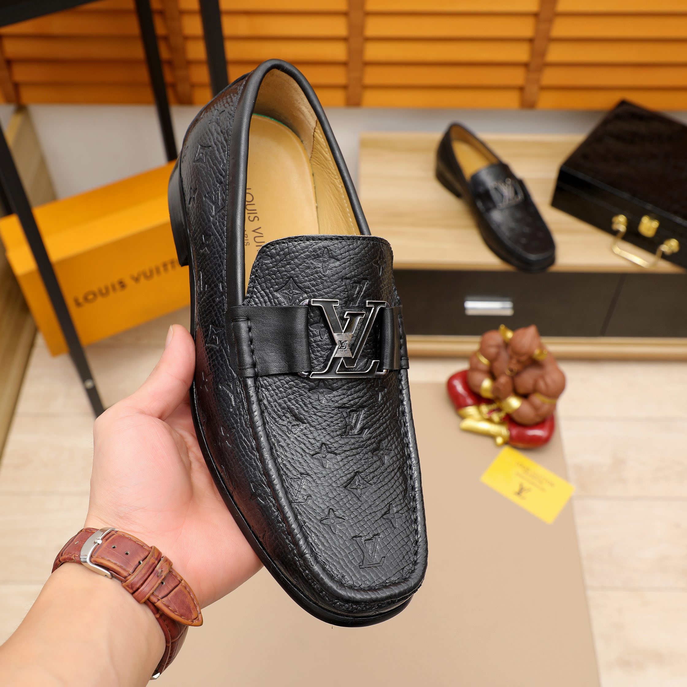 z2747479677976 1e897e0c173bda154bee15e5228a98a8 - Gi&agrave;y Nam Louis Vuitton Si&ecirc;u Cấp GNLV1798