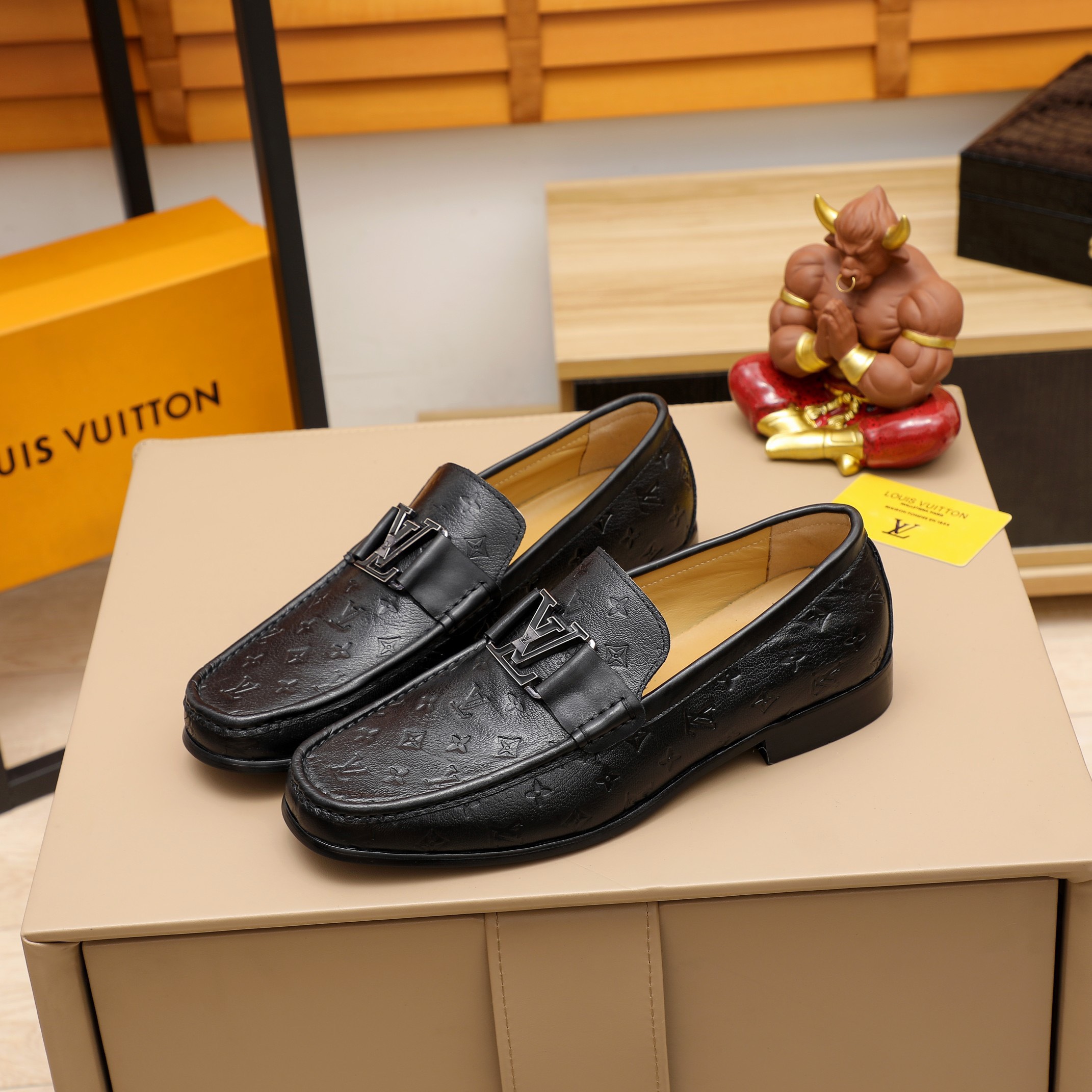 z2747480057649 a2a90ff5b8896ed7c4ce8588181de42e - Gi&agrave;y Nam Louis Vuitton Si&ecirc;u Cấp GNLV1799
