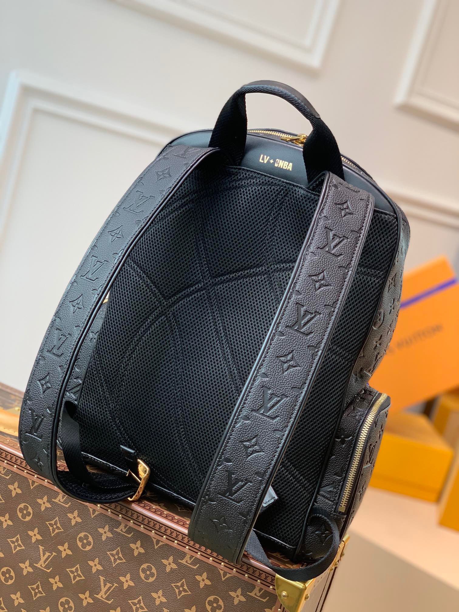 z2755339783487 937f4389ec68124c567b1a2a3b4d405c - T&uacute;i x&aacute;ch nam Louis Vuitton si&ecirc;u cấp TXSC1802