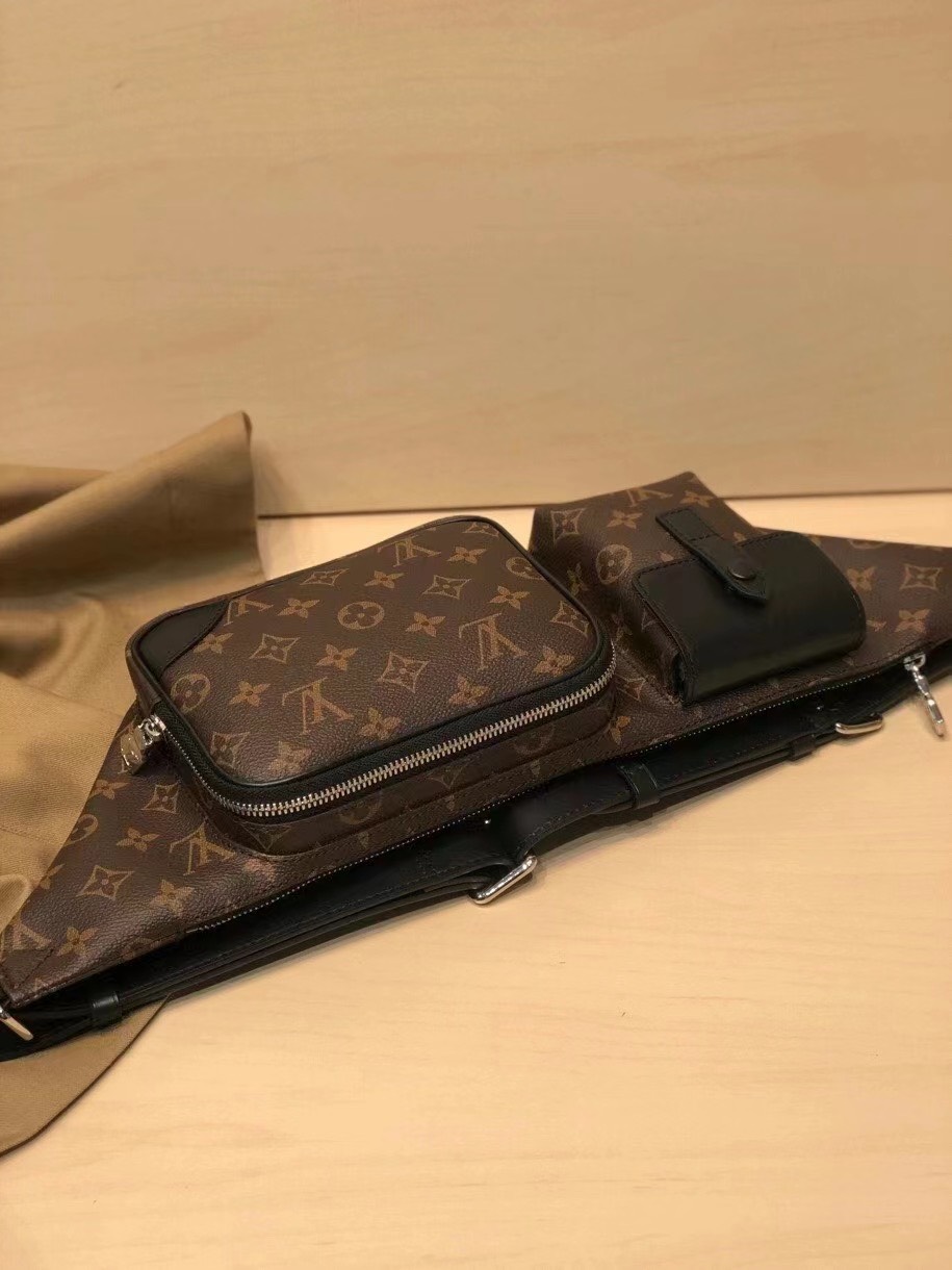 z2792435788473 18495c29809fd4f8d7679244c4d5f481 - Túi xách nam Louis Vuitton siêu cấp TXSC1838 z2792435788473 18495c29809fd4f8d7679244c4d5f481 - Túi xách nam Louis Vuitton siêu cấp TXSC1838