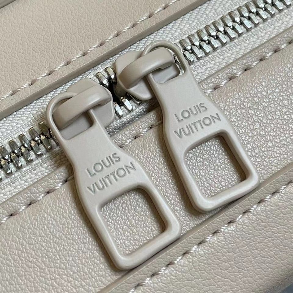 z2801218115522 02f704b22e32ff776d72e8528c894368 - Túi xách nam Louis Vuitton siêu cấp TXSC1846 z2801218115522 02f704b22e32ff776d72e8528c894368 - Túi xách nam Louis Vuitton siêu cấp TXSC1846