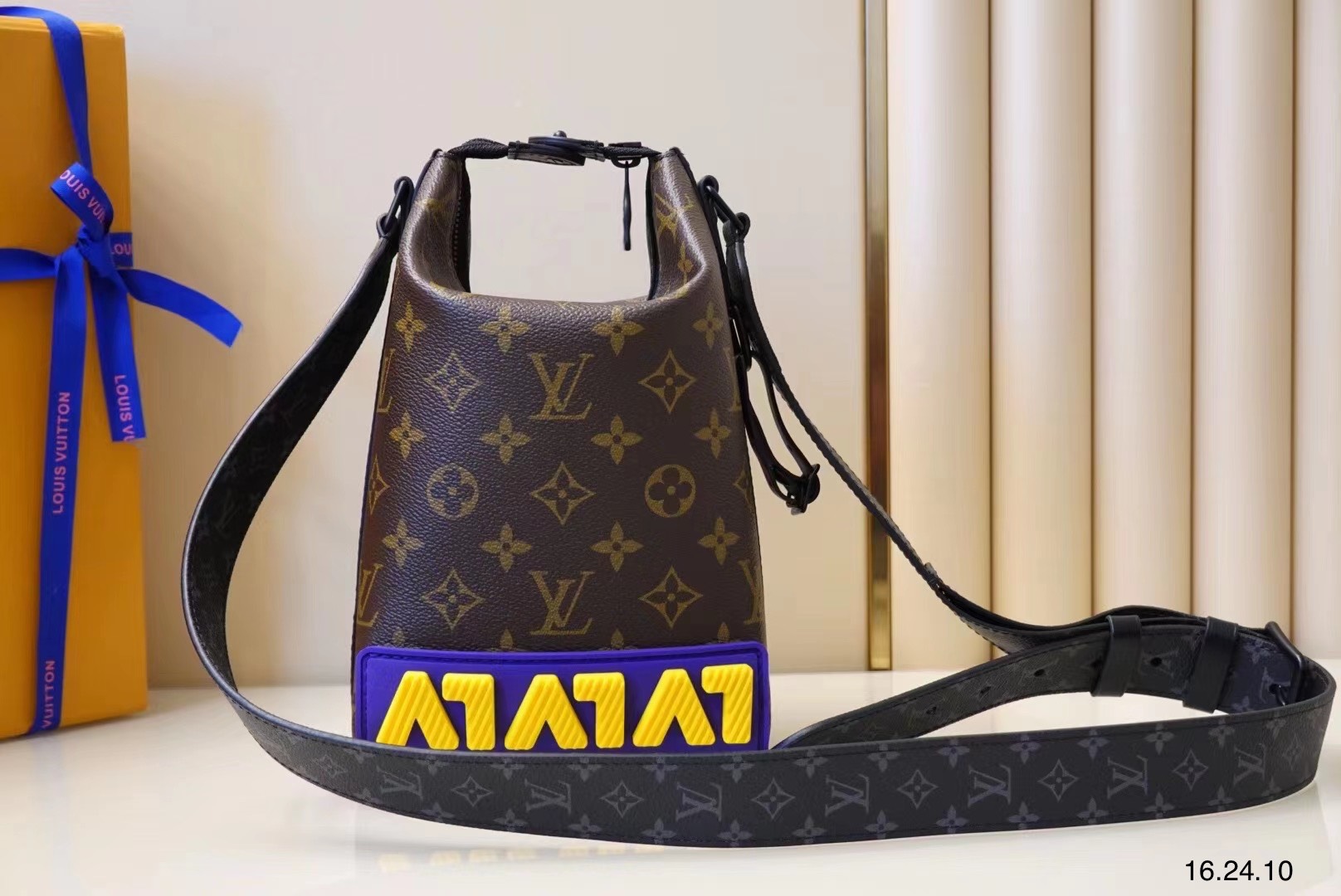 z2807124534575 fde66ee29d30599aceffa0fcfd423879 - Túi xách nam Louis Vuitton siêu cấp TXSC1848 z2807124534575 fde66ee29d30599aceffa0fcfd423879 - Túi xách nam Louis Vuitton siêu cấp TXSC1848