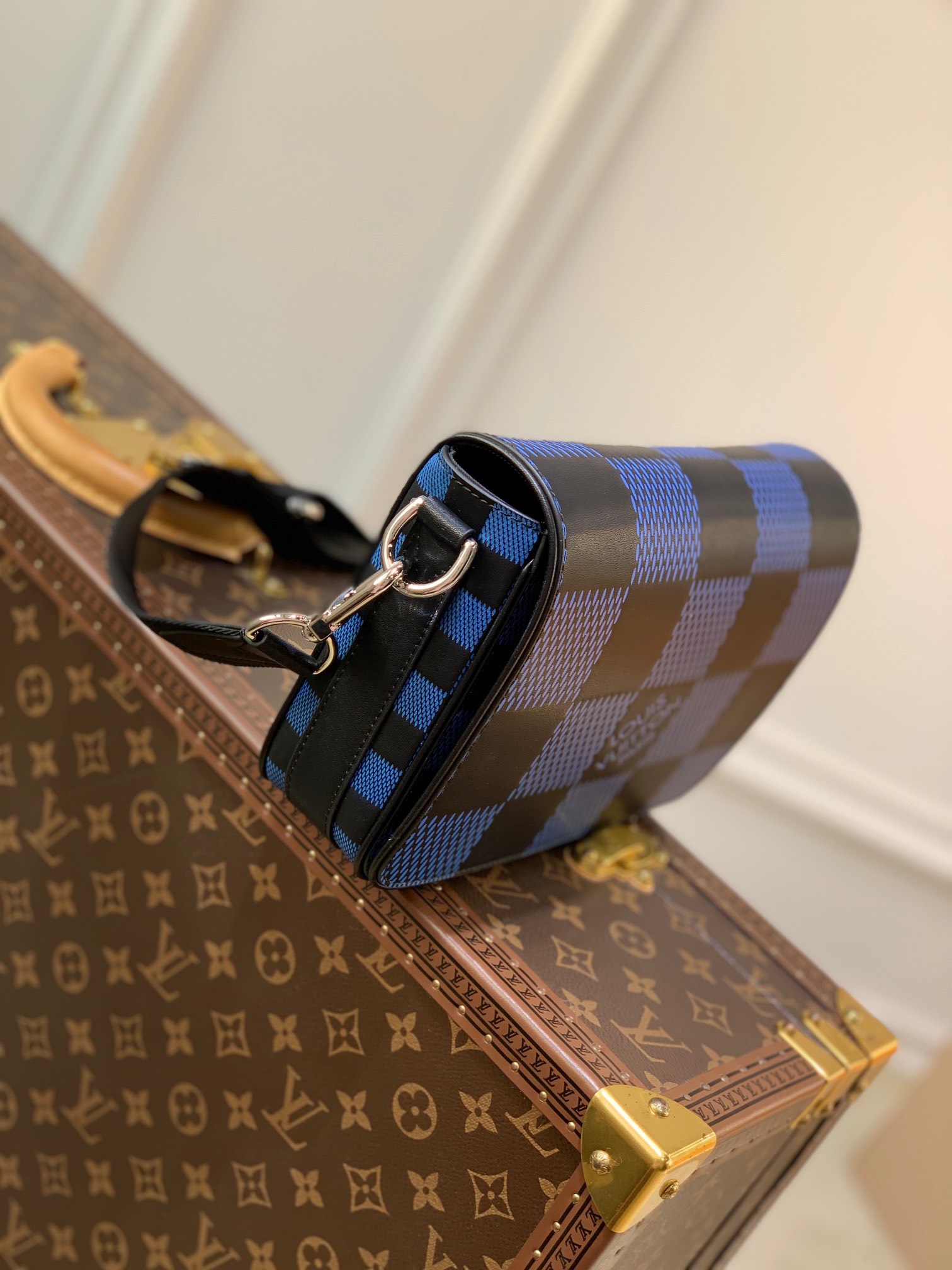 z2832588858544 27ff8b783e74134fbdd6c3adbe9bbb4b - Túi xách nam Louis Vuitton siêu cấp TXSC1870 z2832588858544 27ff8b783e74134fbdd6c3adbe9bbb4b - Túi xách nam Louis Vuitton siêu cấp TXSC1870