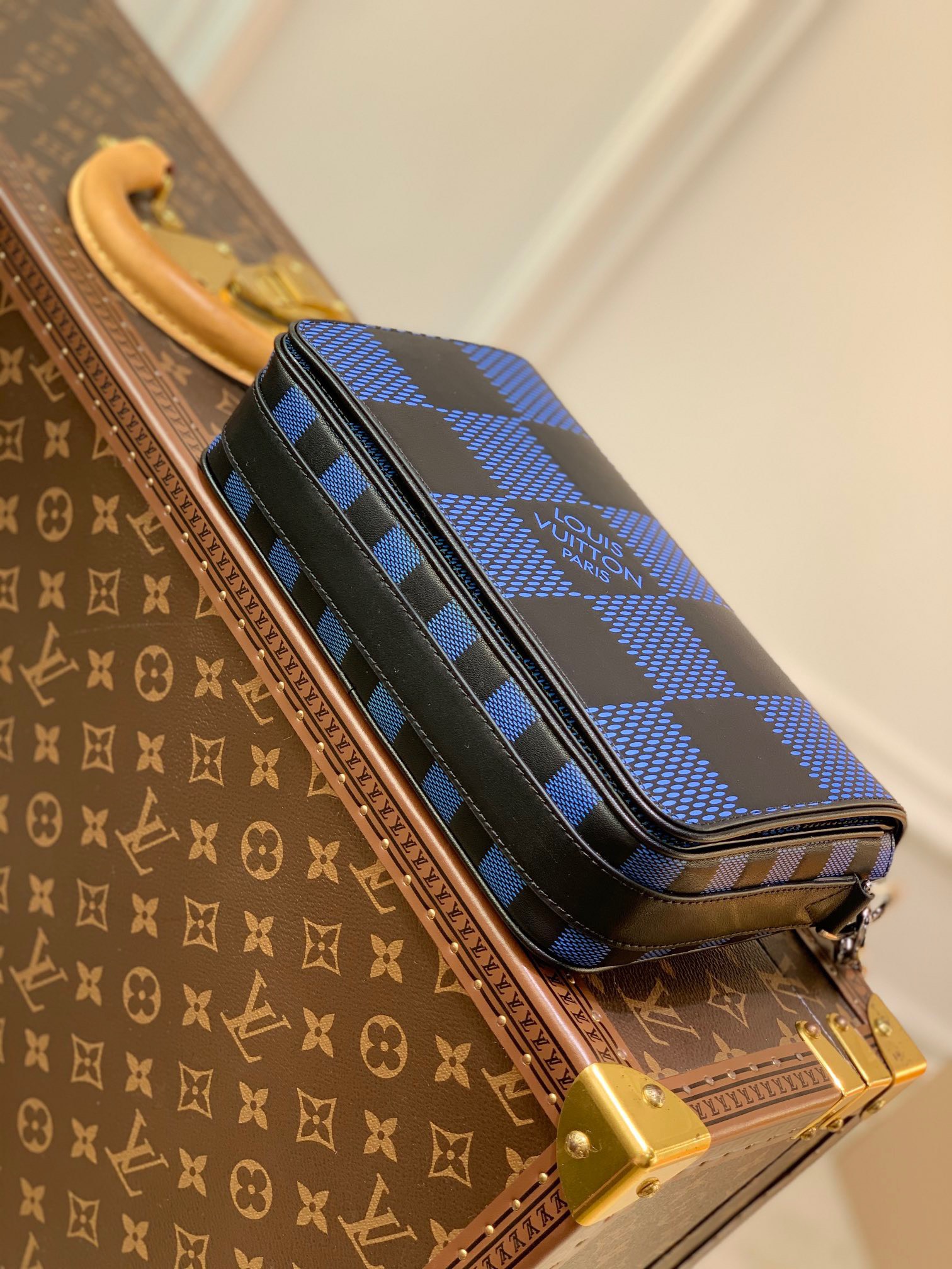 z2832588863757 91306bec53b2403a5857e1052e0b1d83 - Túi xách nam Louis Vuitton siêu cấp TXSC1870 z2832588863757 91306bec53b2403a5857e1052e0b1d83 - Túi xách nam Louis Vuitton siêu cấp TXSC1870