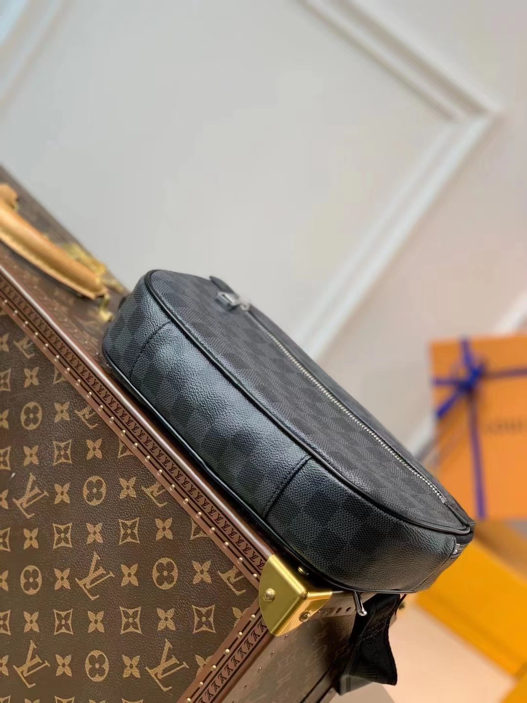 z2850142894076 29d9a4544a40f0c27fd4c4ce71c404be - Túi xách nam Louis Vuitton siêu cấp TXSC1882 z2850142894076 29d9a4544a40f0c27fd4c4ce71c404be - Túi xách nam Louis Vuitton siêu cấp TXSC1882
