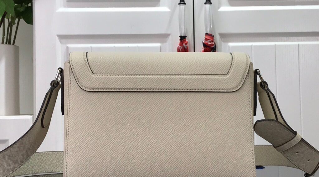 z2855957671228 5b71a5c8111a67ccb688995f0d4aeb99 1024x568 - T&uacute;i x&aacute;ch nam Louis Vuitton si&ecirc;u cấp TXSC1858C