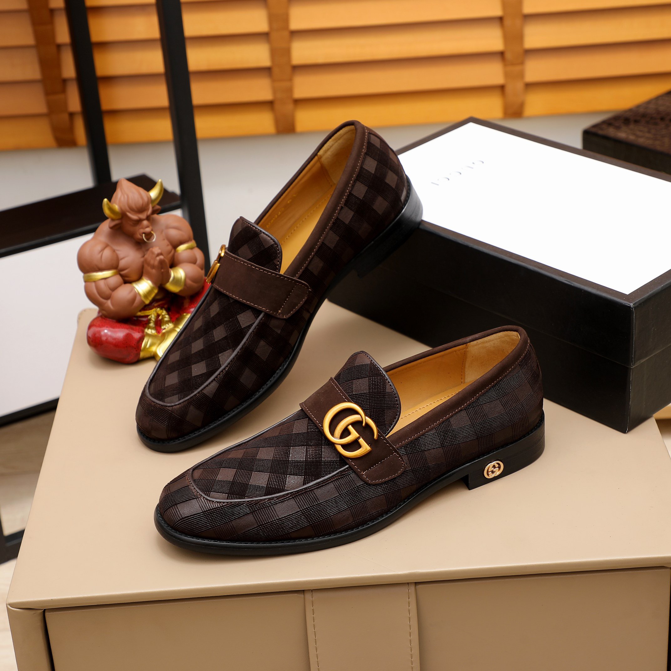 z2927509652268 12ad3a757c3a12f2d88865c3aa065af0 - Gi&agrave;y Nam Gucci Si&ecirc;u Cấp GNGC1931