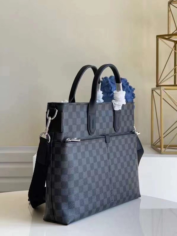 z2958517168581 73789c3659fee0d21b565dbd8c6b3118 - T&uacute;i x&aacute;ch nam Louis Vuitton Si&ecirc;u Cấp TXNLV1969