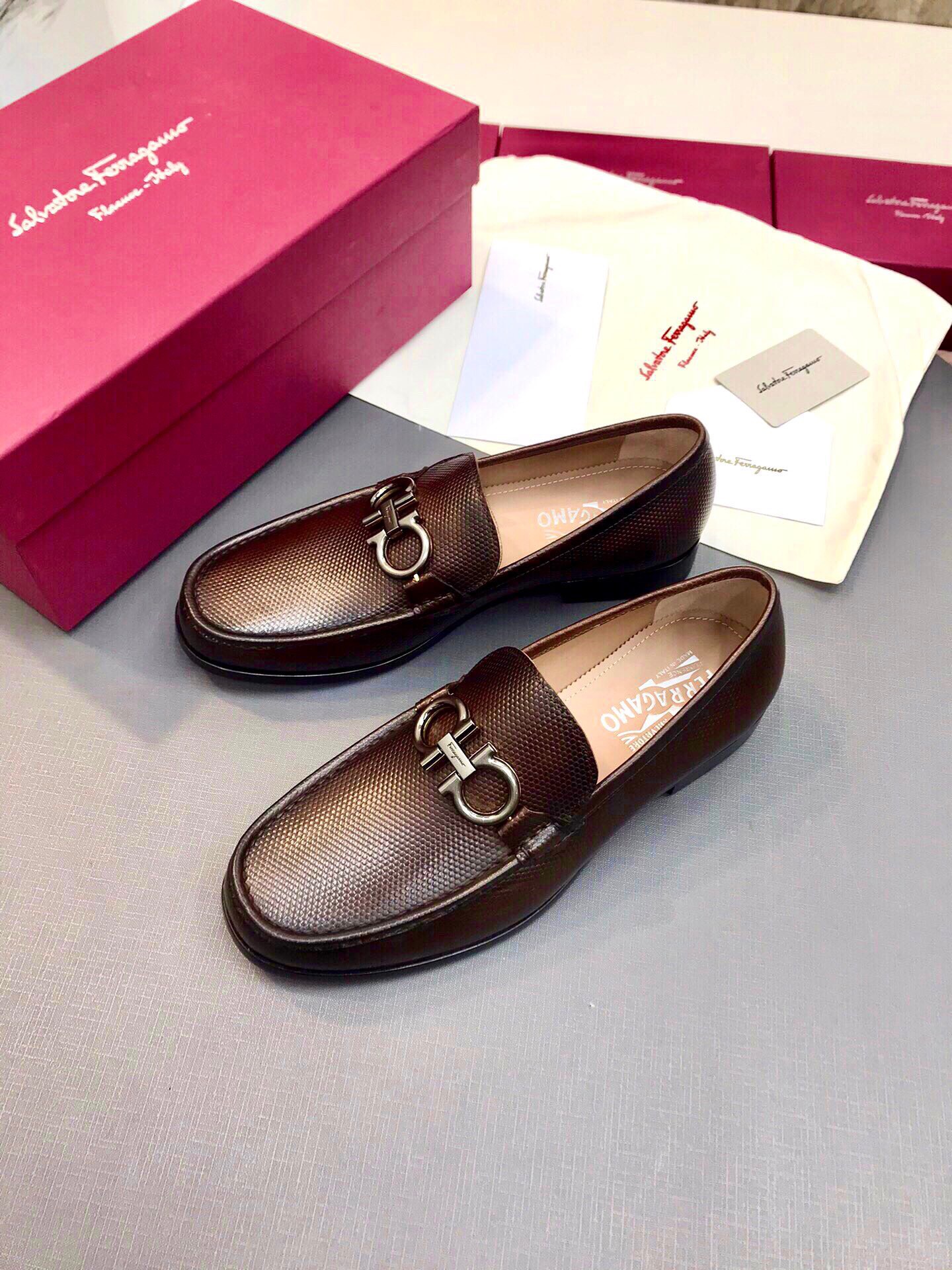 z2999184239699 85b434bbca7dd4c062e2fe9de47cce24 - Gi&agrave;y nam Salvatore Ferragamo si&ecirc;u cấp GNSC2036
