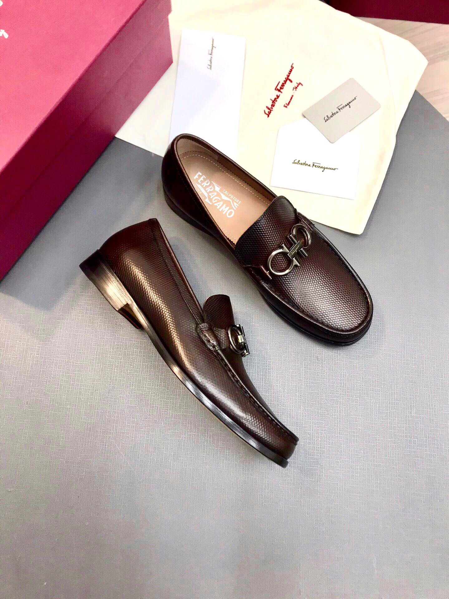 z2999184244785 4569849bff754f46b40bdacfc612d99f - Gi&agrave;y nam Salvatore Ferragamo si&ecirc;u cấp GNSC2036