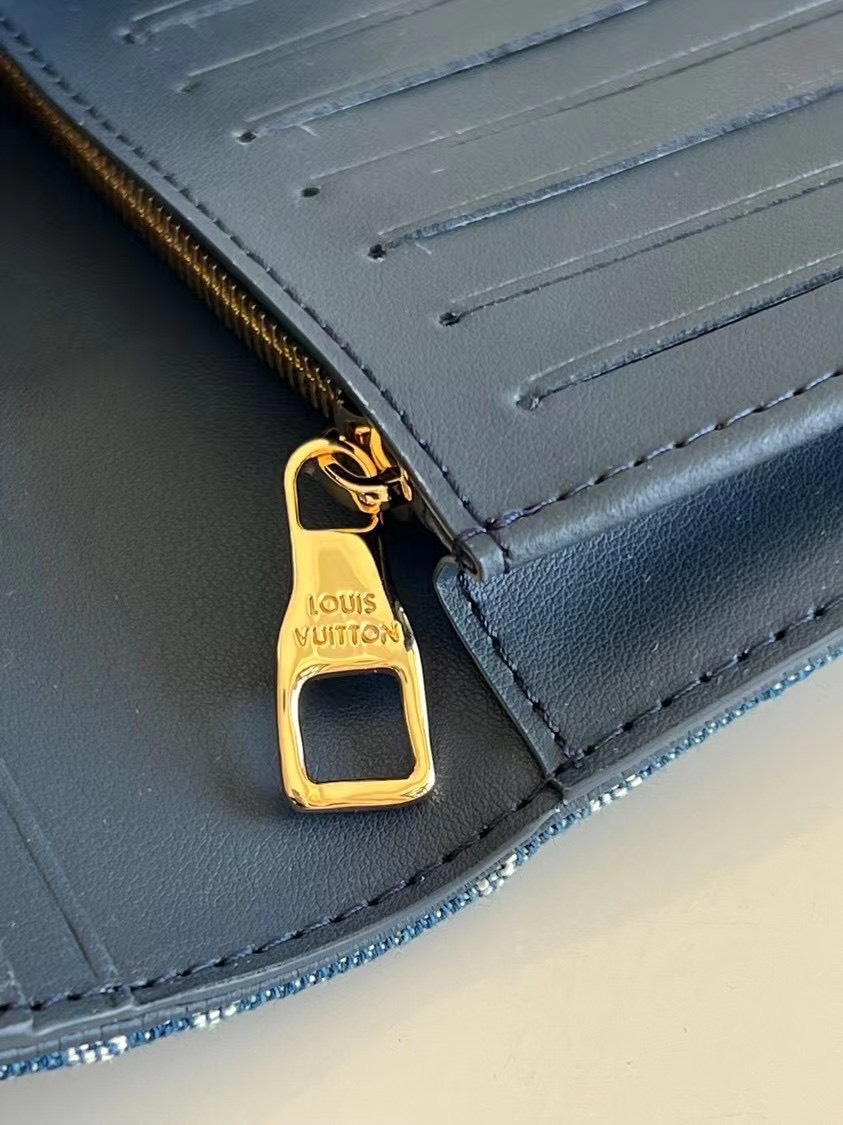 Ví nam Louis Vuitton siêu cấp VNSC2046 z3004256023554 0d3811860903173111091dac23307fdf 510x681 - Ví nam Louis Vuitton siêu cấp VNSC2046