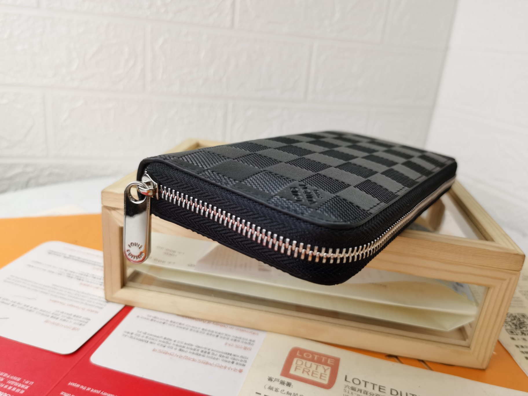 z3010802396197 654cbfc6d5683729c1cb9d49fd23ef9c - V&iacute; nam Louis Vuitton si&ecirc;u cấp VNSC2050
