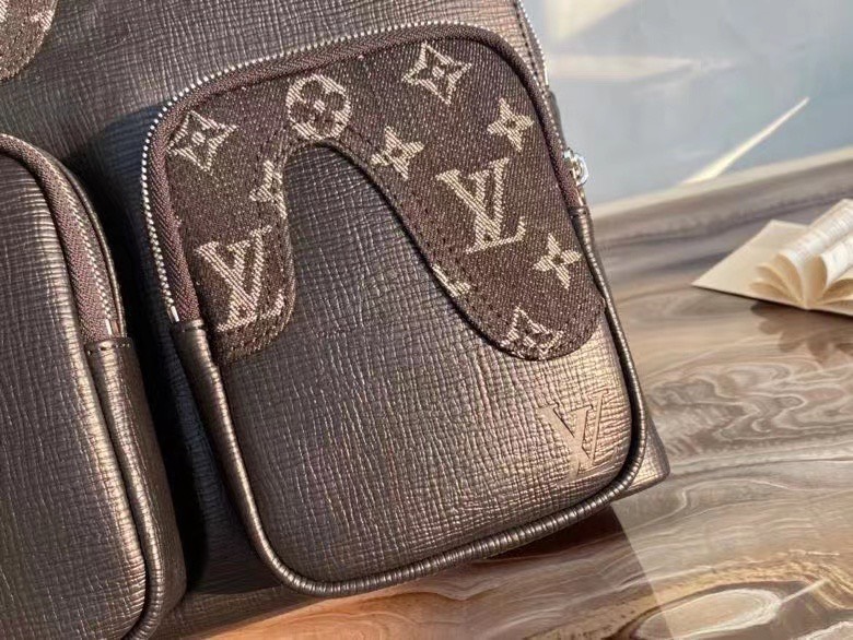 z3052674007434 f0e279a22dcab8aa6200b835ddcb2886 - T&uacute;i x&aacute;ch nam Louis Vuitton Si&ecirc;u Cấp TXNLV2096