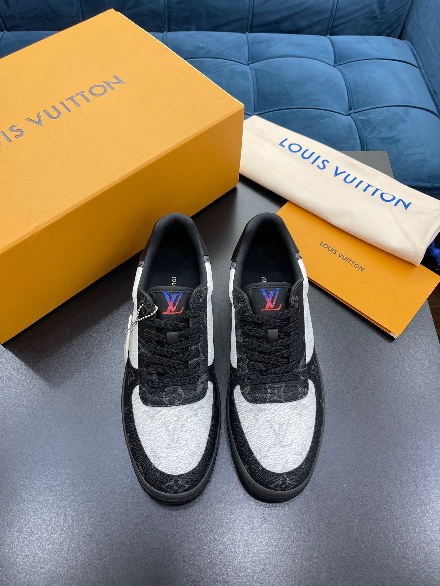 z3076582521202 e50f2f2354deb7b30dc42d439ccd4e03 - Giày Nam Louis Vuitton Siêu Cấp GNLV2103 z3076582521202 e50f2f2354deb7b30dc42d439ccd4e03 - Giày Nam Louis Vuitton Siêu Cấp GNLV2103