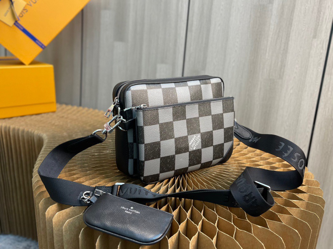 z3092035327504 6c0554fc4b59daa635ed39a5cbdd5a5c - T&uacute;i x&aacute;ch nam Louis Vuitton Si&ecirc;u Cấp TXNLV2127
