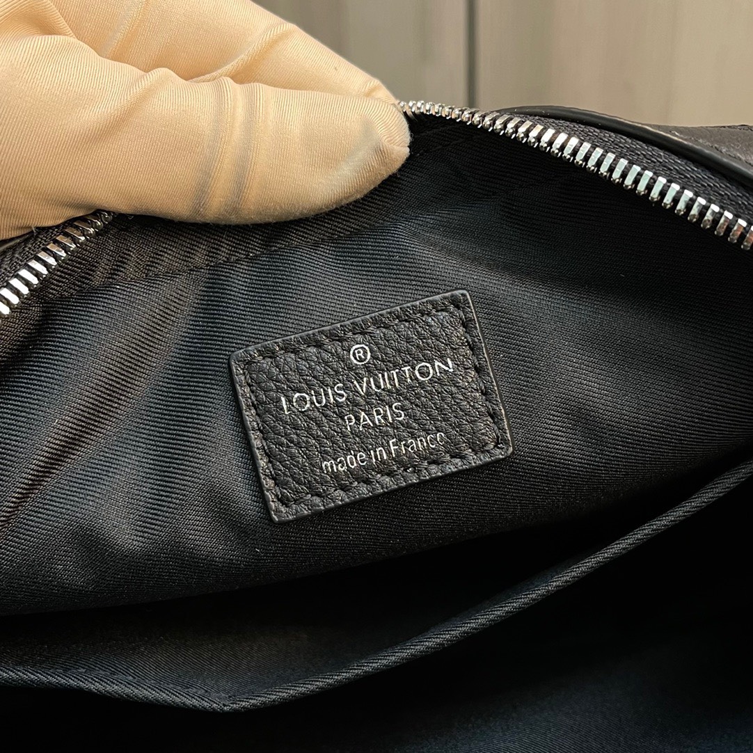 z3092035365417 40ef76088d1640fd8c9772872d54b2bb - T&uacute;i x&aacute;ch nam Louis Vuitton Si&ecirc;u Cấp TXNLV2127