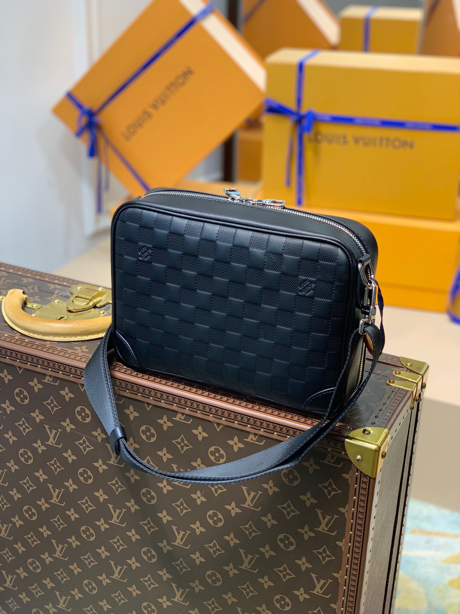 z3165004182096 f883a6b4977640faa784bb0e8571b323 - Túi xách nam Louis Vuitton Siêu Cấp TXNLV2141 z3165004182096 f883a6b4977640faa784bb0e8571b323 - Túi xách nam Louis Vuitton Siêu Cấp TXNLV2141
